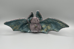 
            
                Load image into Gallery viewer, Labradorite Bat
            
        